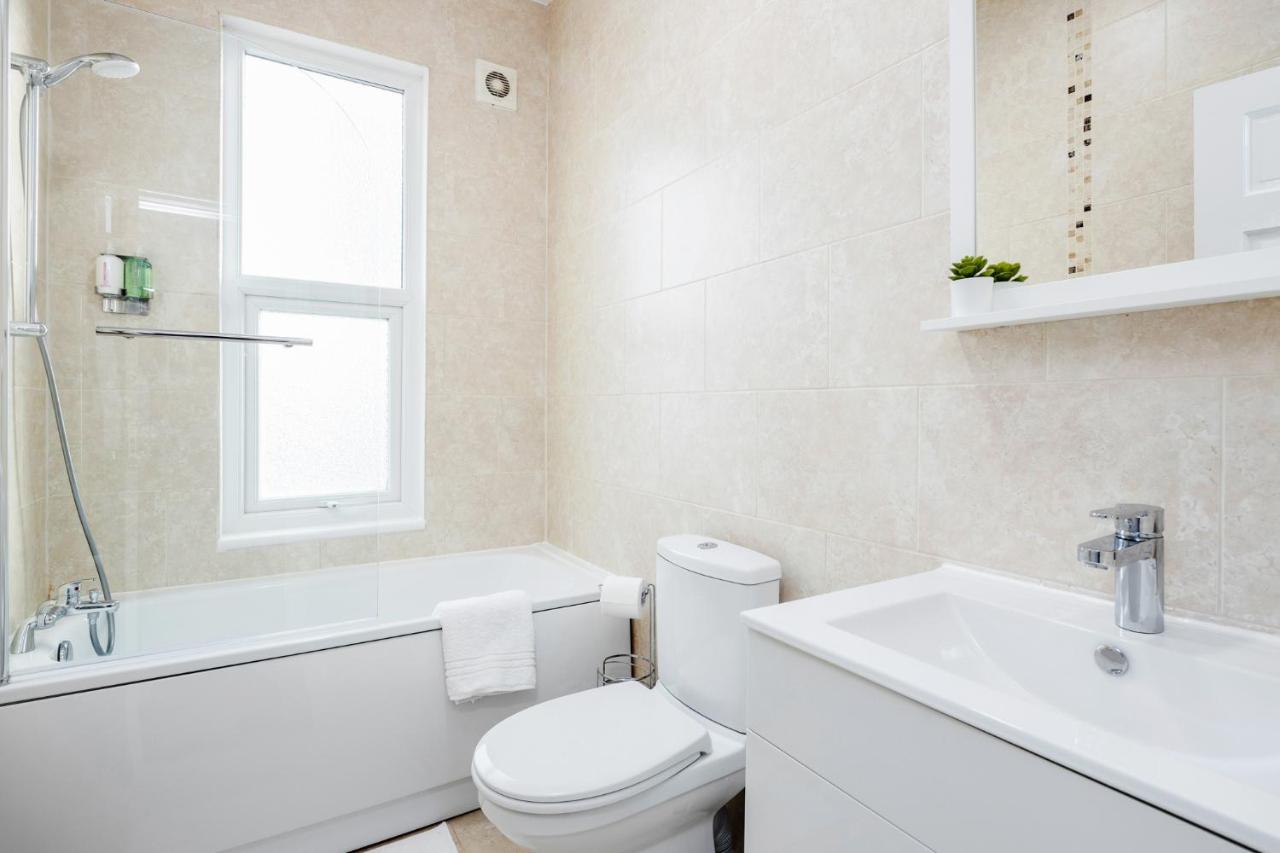 Business & Leisure 2 Bedroom & Parking By Damask Homes Ilford Buitenkant foto